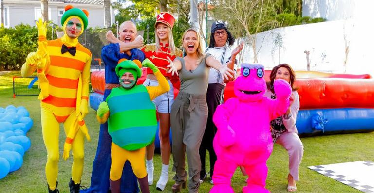 Eliana recebe Xuxa em sua casa e relembra sucessos infantis
