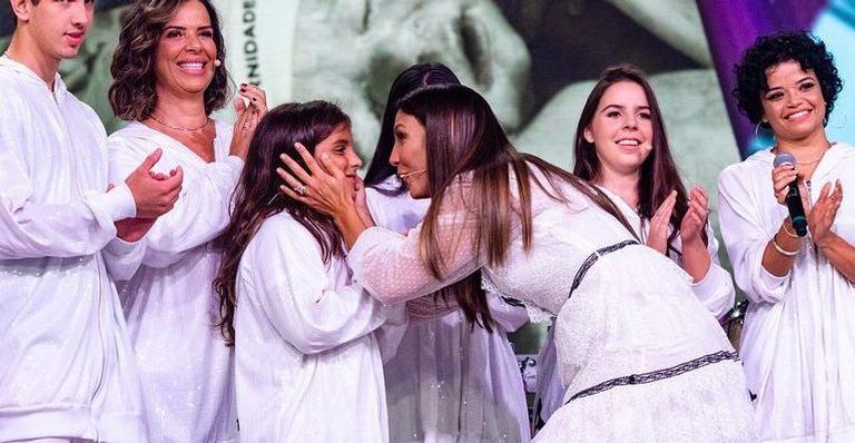 Mãe coruja! Ivete Sangalo surpreende ao cantar na festa junina do filho Marcelo
