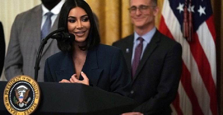 Kim Kardashian visita à Casa Branca, apresenta projeto social e arranca elogios de Trump