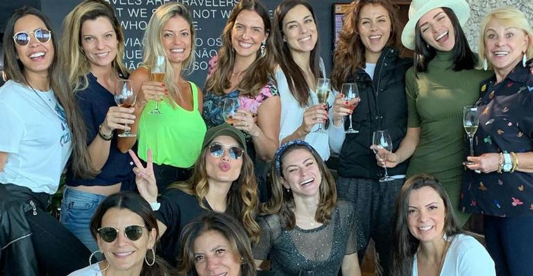 Luciana Cardoso embarca em cruzeiro com as dançarinas do Faustão: ”Navio das minas”