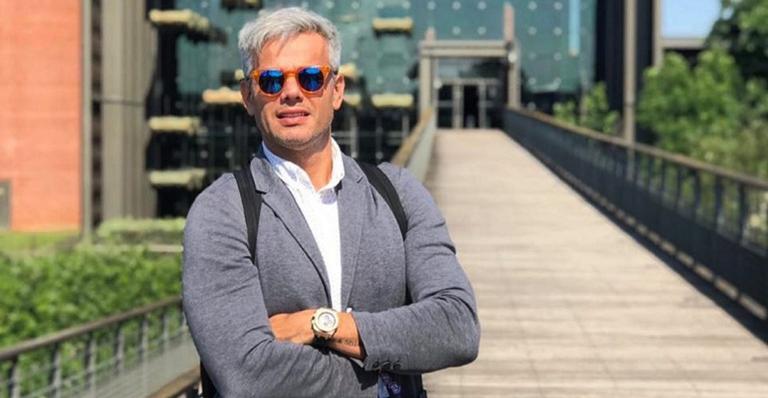 Otaviano Costa ostenta moletom de R$6 mil e brinca com os internautas