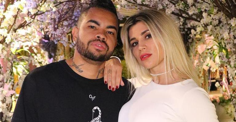 Dentinho faz surpresa fofa para Dani Souza, mas tira sarro: ”Vestido ou camisola?”