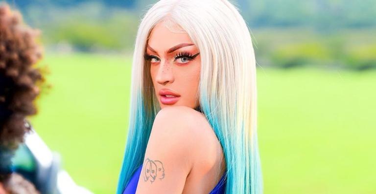 De fio-dental, Pabllo Vittar esbanja sensualidade e rebola ao som de “Garupa”