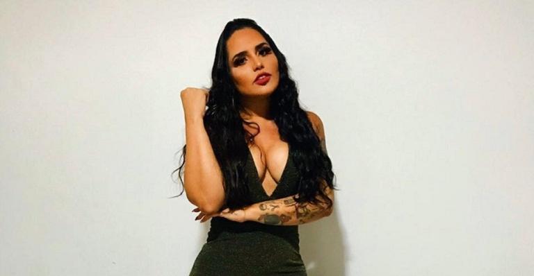 Arrasadora! Perlla volta aos palcos após anunciar fim de casamento de oito anos