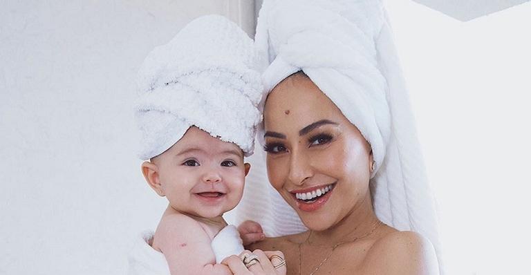 Zoe usa roupinha que já foi de Sabrina Sato e deixa fãs encantados com fofura