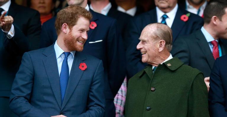 Segundo jornal, Príncipe Phillip teria aconselhado Harry a não se casar com Meghan Markle