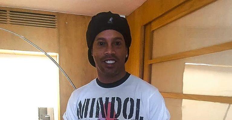 Ronaldinho Gaúcho divide opiniões ao posar ao lado do presidente Jair Bolsonaro