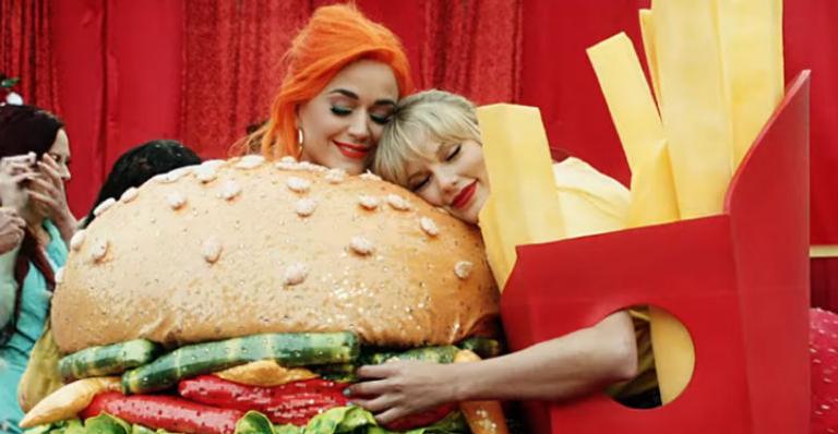 Taylor Swift e Katy Perry selam a paz no pop durante o clipe ‘You Need To Calm Down’