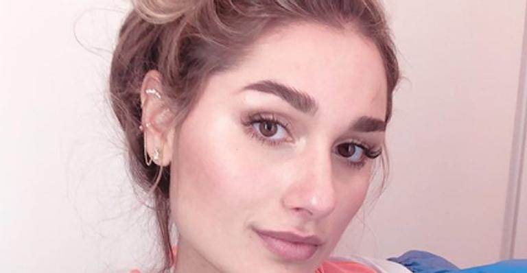 Sasha Meneghel mostra novo visual com os fios mais claros