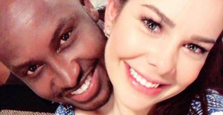 Fernanda Souza e Thiaguinho são flagrados em clima de romance