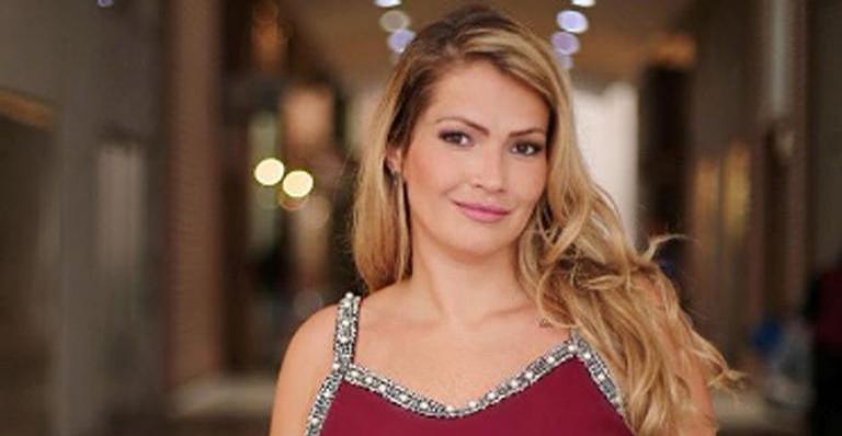 Após perder 30 quilos, ex-BBB Fani Pacheco surge de top e mostra corpaço