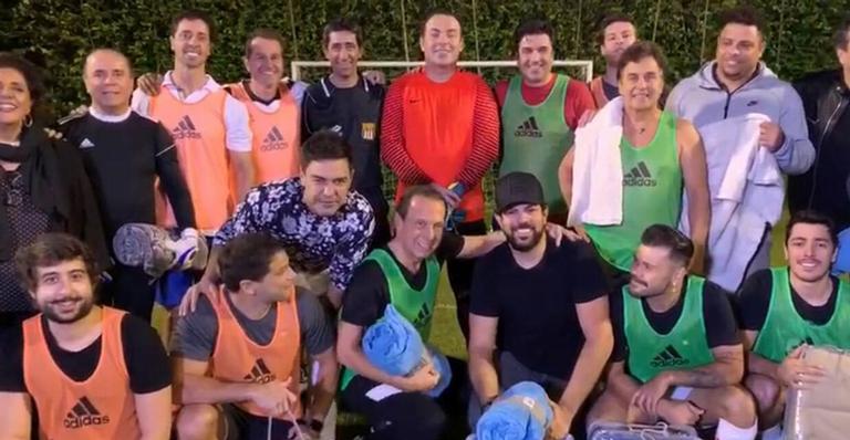 Famosos marcam presença em Futebol Solidário em São Paulo
