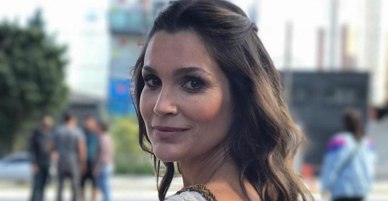 Flávia Alessandra comemora Dia do Cinema Brasileiro e divulga novo trabalho