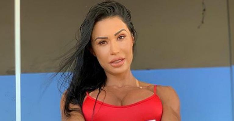 Vestida de oncinha, Gracyanne Barbosa enlouquece seguidores no pole dance