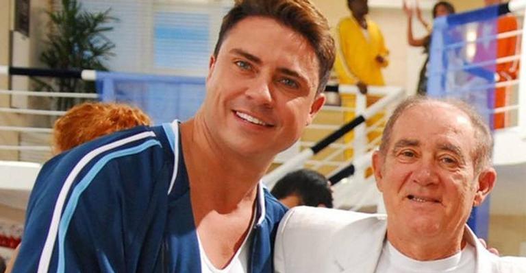 Ex-Turma do Didi, Marcelo Augusto exibe namorado gato em viagem internacional