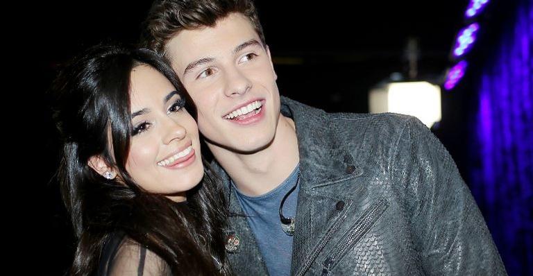 Shawn Mendes posta vídeo misterioso em que aparece quase beijando Camila Cabello em cenas quentes