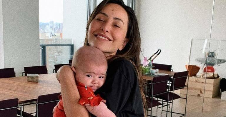 Sabrina Sato chama atenção ao combinar pijama com a mãe e a filha Zoe