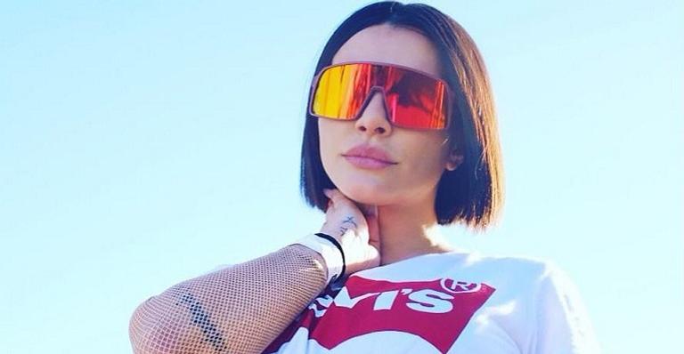 Cleo esquenta o clima nas redes sociais após rebolar bastante em vídeo: ”Isso não é real”