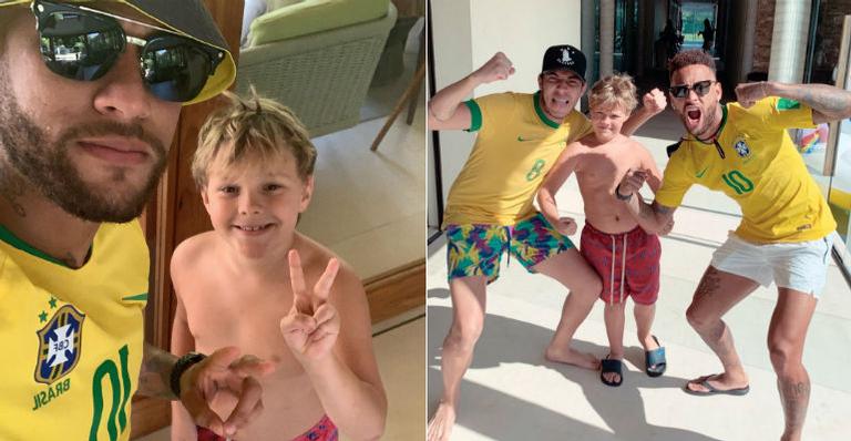 Neymar Jr. posa ao lado do filho e mostra torcida pelo Brasil