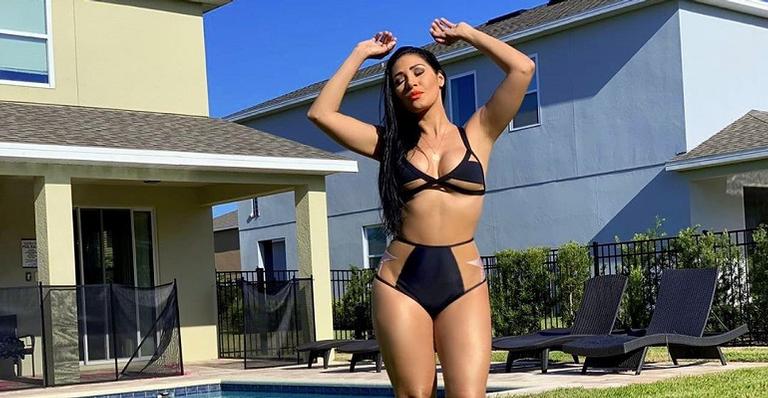 Simaria ousa na pintura corporal e fãs ficam em êxtase com look sensual