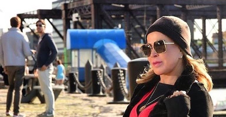 Zilu Camargo ostenta cintura finíssima e manda recado: ”Me ame, ou me odeie”