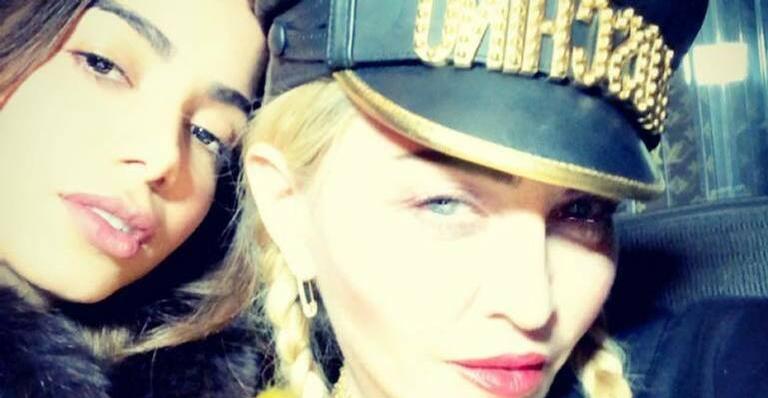 Madonna elogia talento de Anitta e cantora surta: ”Eu vou morrer”