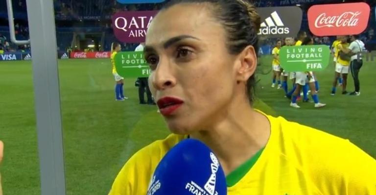 Muito emocionada, Marta lamenta eliminação e manda recado para jogadoras