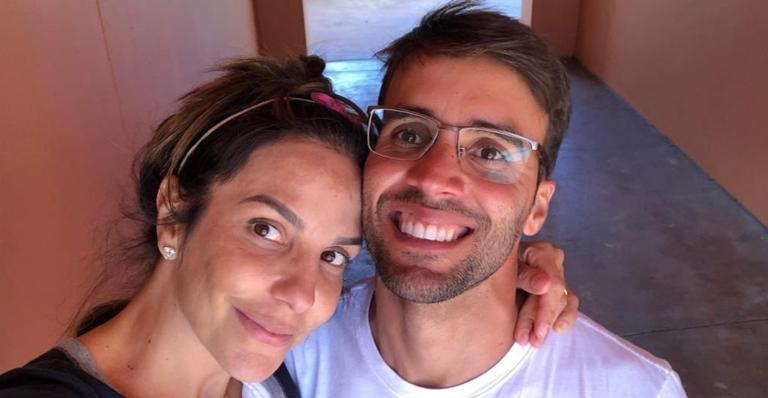 Ivete Sangalo aparece agarradinha com o marido em festa junina