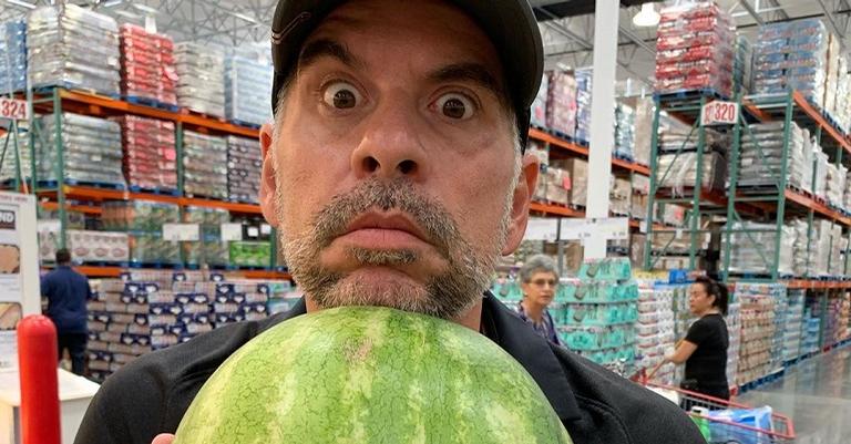 Leandro Hassum posa em clique raro com a filha e se declara: ”Minha razão”