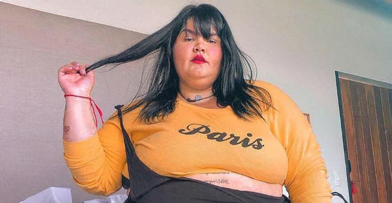 Thais Carla sensualiza de lingerie vermelha e conquista chuva de elogios