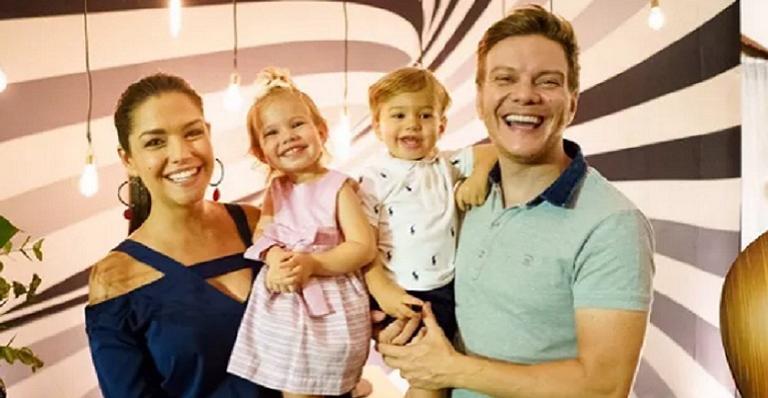 Thais Fersoza nega título de ‘família perfeita’ e explica o motivo: ”Tem dificuldades”