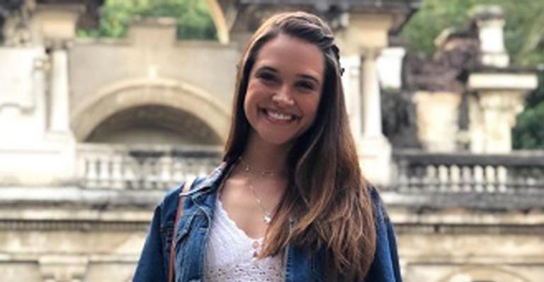 Juliana Paiva eleva a temperatura ao posar de biquíni