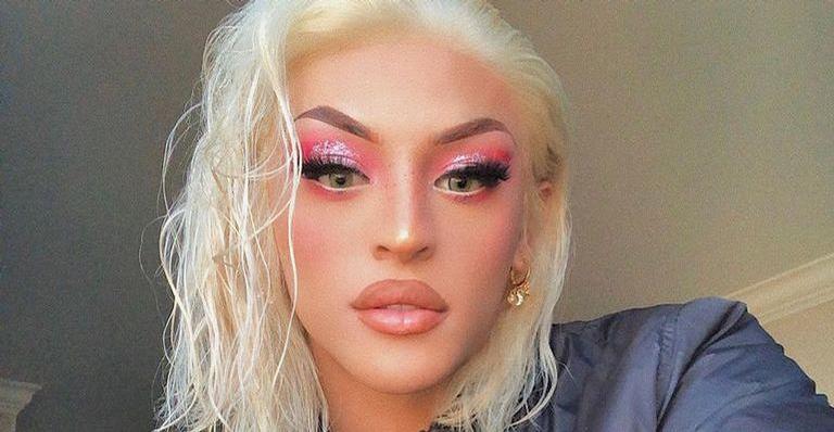 Pabllo Vittar puxa micro-calcinha e seguidores pedem nudes