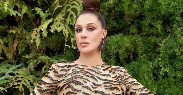 Aos 52 anos, Claudia Raia sensualiza e mostra curvas nas redes sociais
