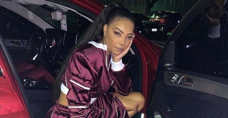 Ludmilla fica indignada após passar por situação inusitada em aeroporto