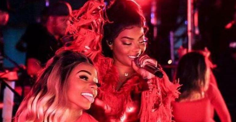 Ludmilla rebola muito ao som de Simone & Simaria e deixa namorada empolgada: ”Desce com maldade”