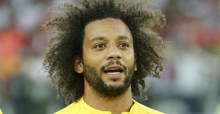 Marcelo Vieira Jr. exibe corpo sarado em dia de praia no Rio de Janeiro