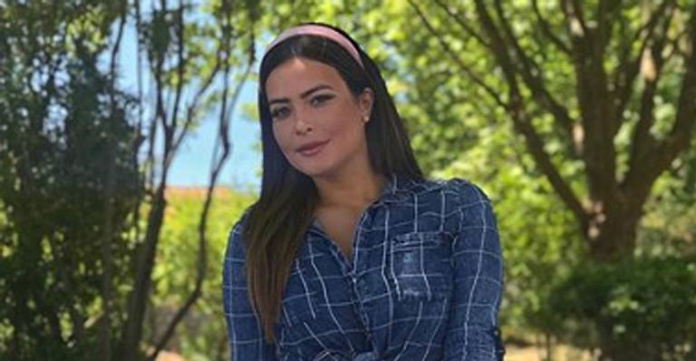 Geisy Arruda eleva a temperatura ao sensualizar de biquíni