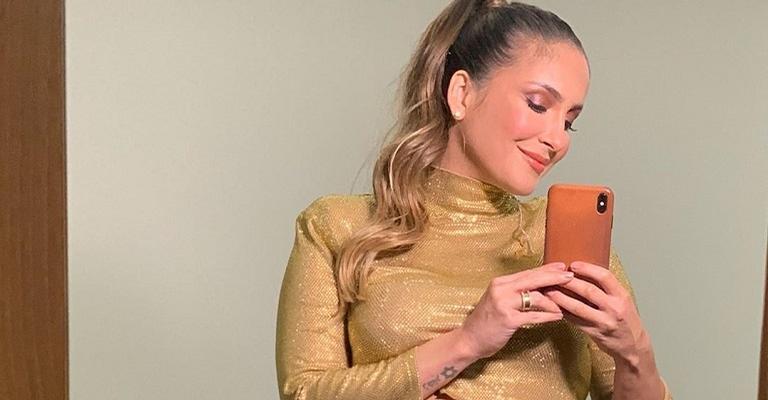 Grávida de Bela, Claudia Leitte registra filha se mexendo na barriga: ”Bagunceira”