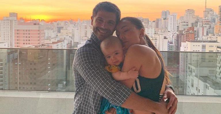 Sabrina Sato e Duda Nagle comemoram mais um mês de vida de Zoe