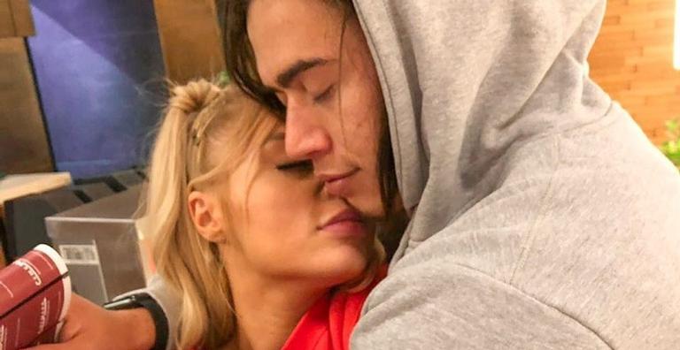 Whindersson Nunes e Luísa Sonza esquentam web com foto picante: ”Mão boba”