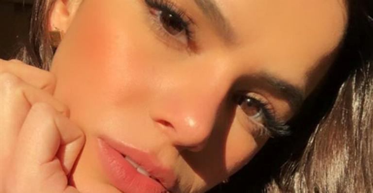 Bruna Marquezine investe em look monocromático no valor de R$ 9.300
