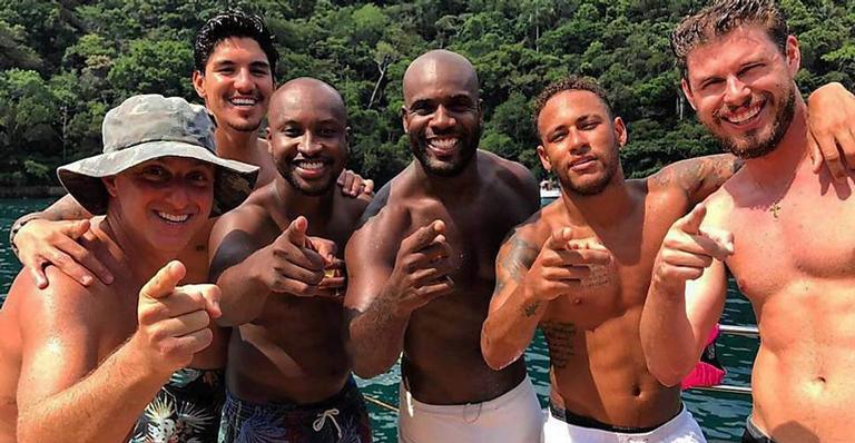 Neymar Jr, Gabriel Medina e Luciano Huck se reúnem para festa de Bruninho