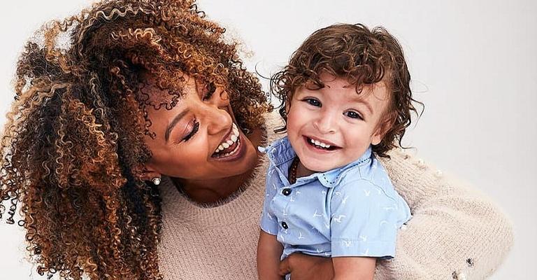 Sheron Menezes faz apelo emocionante sobre maternidade: ”Não critique as mães”
