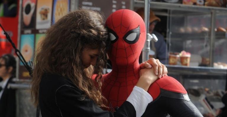 Zendaya assume que tem medo que Tom Holland morra usando traje do Homem-Aranha