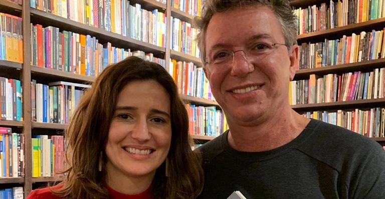 Boninho aparece em registro raro ao lado de ex-mulher e filha mais velha