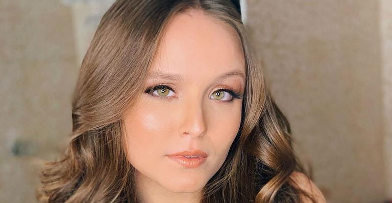 Larissa Manoela faz mistério sobre novo projeto