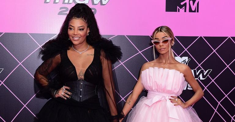 Acompanhada, Ludmilla protagoniza chegada esplendorosa no MTV Miaw 2019