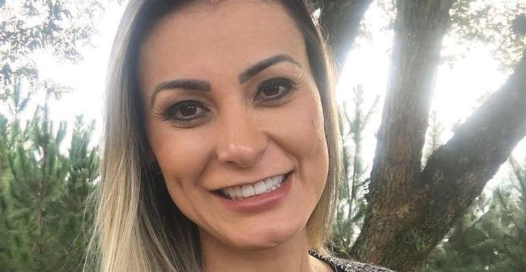Evangélica, Andressa Urach decide tirar tatuagem com nome do filho