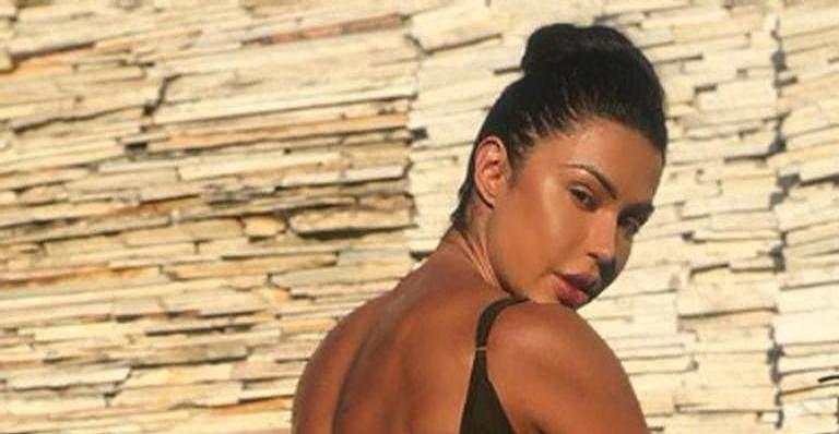 Gracyanne Barbosa marca Neymar Jr. em clique inusitado na academia